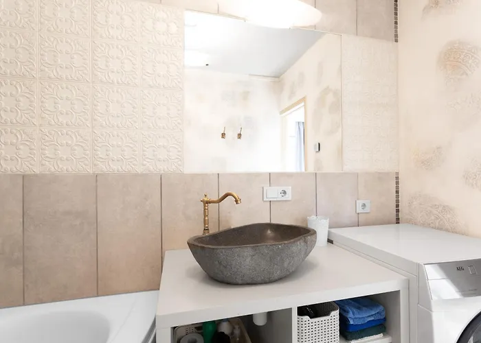 New Cozy In The Old Town Of Vilnius, Paupys *