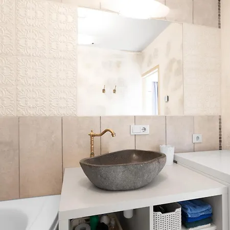 New Cozy In The Old Town Of Vilnius, Paupys *